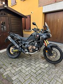 Honda Africa Twin CRF1000 DCT 2016 con valigie