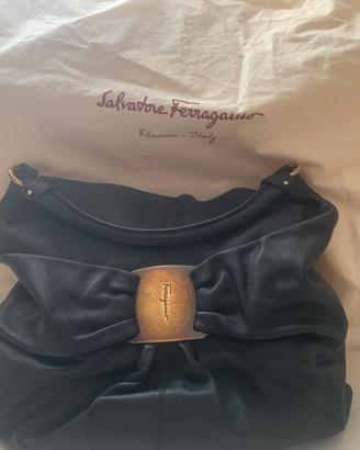 Borsa a spalla donna FERRAGAMO in pelle nera