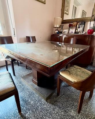 Tavolo déco anni ’30 + 6 sedie coordinate in noce