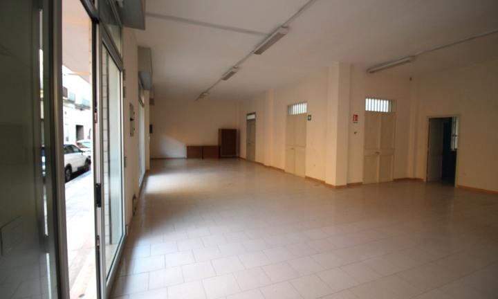 GALATONE - Locale piano terra