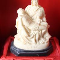 Statuina " La Pietà di Michelangelo "