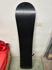 Varie tavole da snow sciolinate e laminate pronte