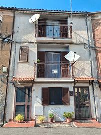 Comodo ed arredato appartamento a Mangone