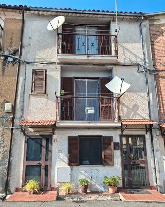 Comodo ed arredato appartamento a Mangone