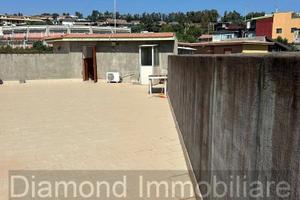 Appartamento con terrazza ad Aci Catena