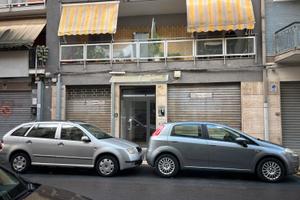 Ampio locale uso deposito 2 luci