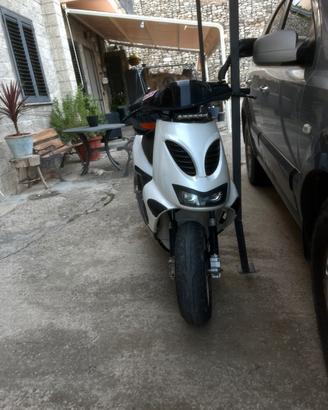 aprilia sr
