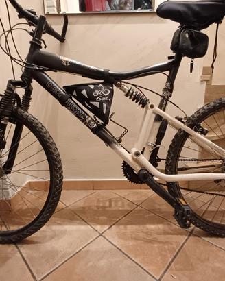 bicicletta montain bike