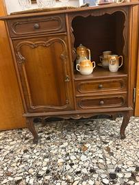 Mobiletto in legno