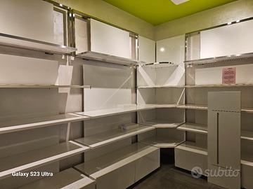 arredamento e scaffali  per attività commerciali