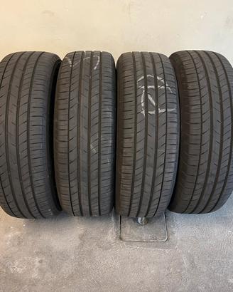 4 gomme estive Khumo 215/65 r17  perfette