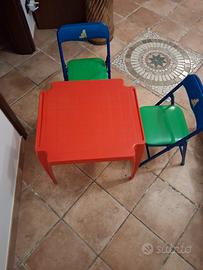 Tavolino da bimbi con due sedie