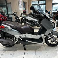 YAMAHA X-MAX 250