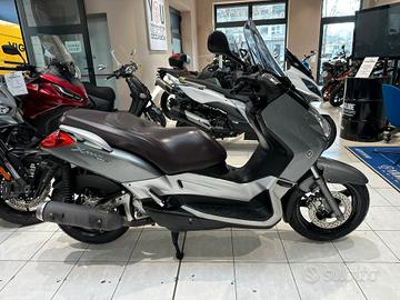 YAMAHA X-MAX 250