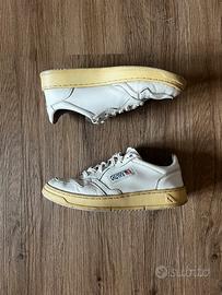 Autry 01 Medalist Low Man – White/White - 43