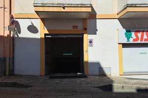 Ampio Locale Garage