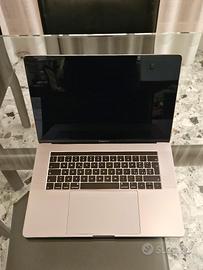 MacBook pro 2018 15 256GB SSD 16GB RAM 