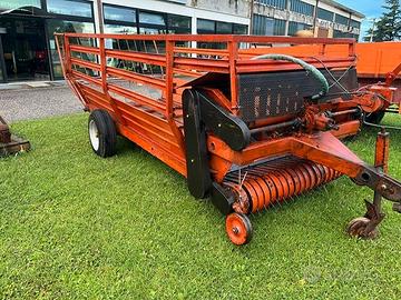 AUTOCARICANTE PER FIENO