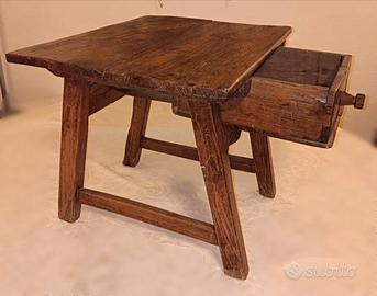 Tavolino antico, inizio XIX secolo, raro.