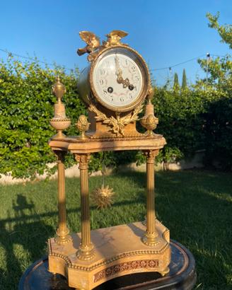 Orologio francese antico in marmo con pendolo