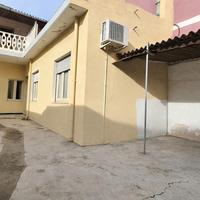 Indipendente bilivelli con cortile fronte e retro
