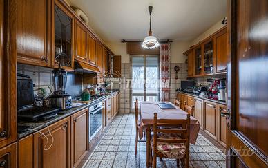 Quadrilocale con Garage e Balcone