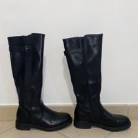 Stivali neri numero 37.