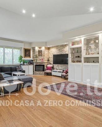Villa di 300 m² con più di 5 locali a Trezzano sul