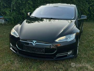 Tesla S85