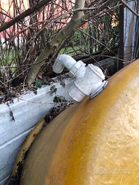 Vasca/Tino in vetroresina 900 litri con rubinetto