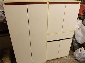 mobiletti in legno con scansie