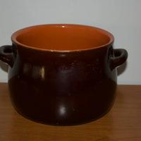 pentola in terracotta con manici