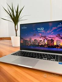 Tavolo rustico  con panche e sedie