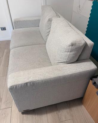 Divano poltrone e sofa un anno di vita