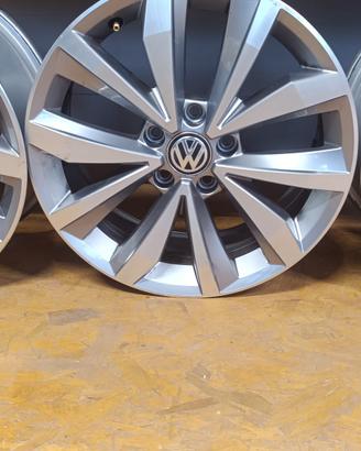 set 4 cerchi originali Volkswagen da 17 pollici 