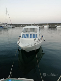 Barca semicabinato con motore 40 cv