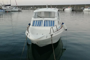 Barca semicabinato con motore 40 cv