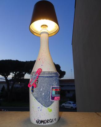Lampada con bottiglia fatta a mano