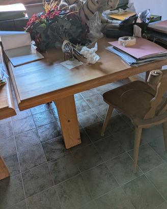 2 tavoli molto robusti 