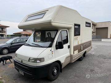 Camper mansardato sei posti letto