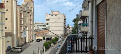 Luminoso appartamento 4 vani via Paolo Vasta