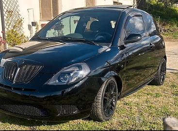 lancia ypsilon momo design 