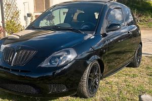 lancia ypsilon momo design 