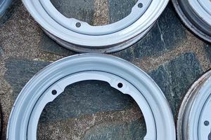 cerchi per ape ripuliti e riverniciati 