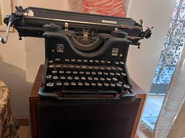 Macchina da scrivere Olivetti M40