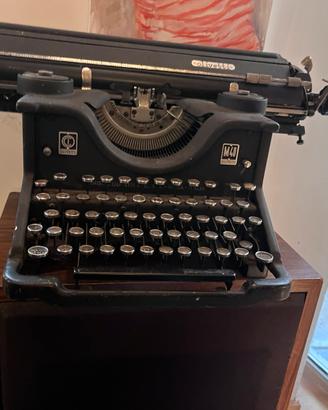 Macchina da scrivere Olivetti M40