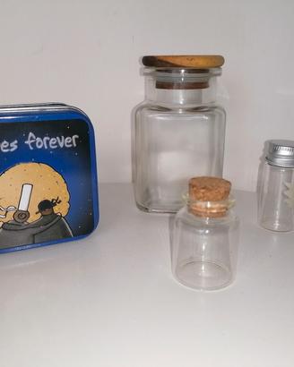 set scatola di latta e 3 bottiglie di vetro 