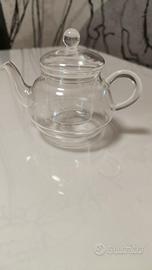 Teiera in vetro trasparente