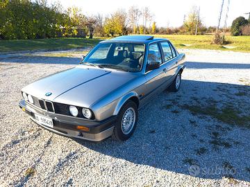 BMW E30 320I