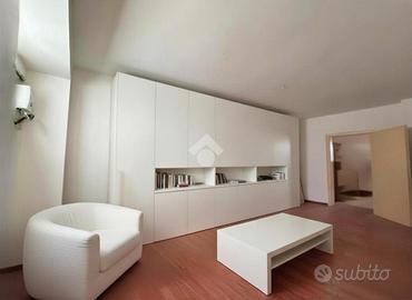 MULTILOCALE A LEVERANO